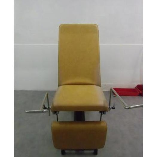Used GYNECOLOGICAL EXAMINATION COUCH WITH STIRRUPS AND ADJUSTABLE LEG PLATE
