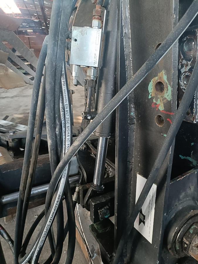 Usato Aratro trivomere con ali a stecche- tutto idraulico- variabile