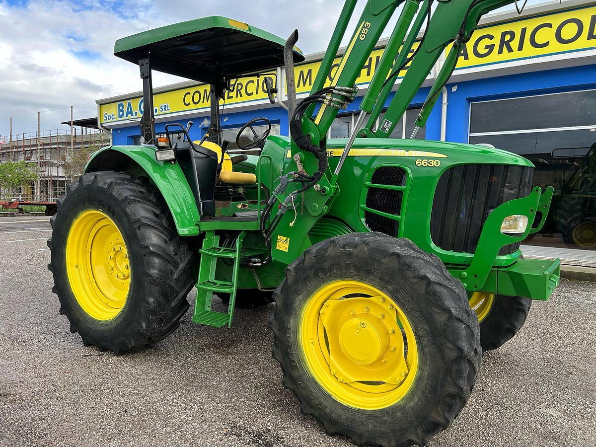 Usato John Deere 6630 con caricatore JD653