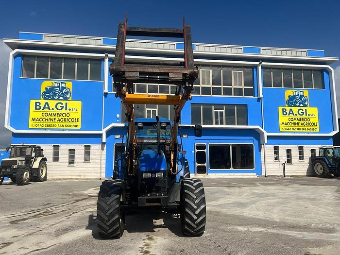 Usato New Holland TS 100 anno 2004 ore 6200 con caricatore