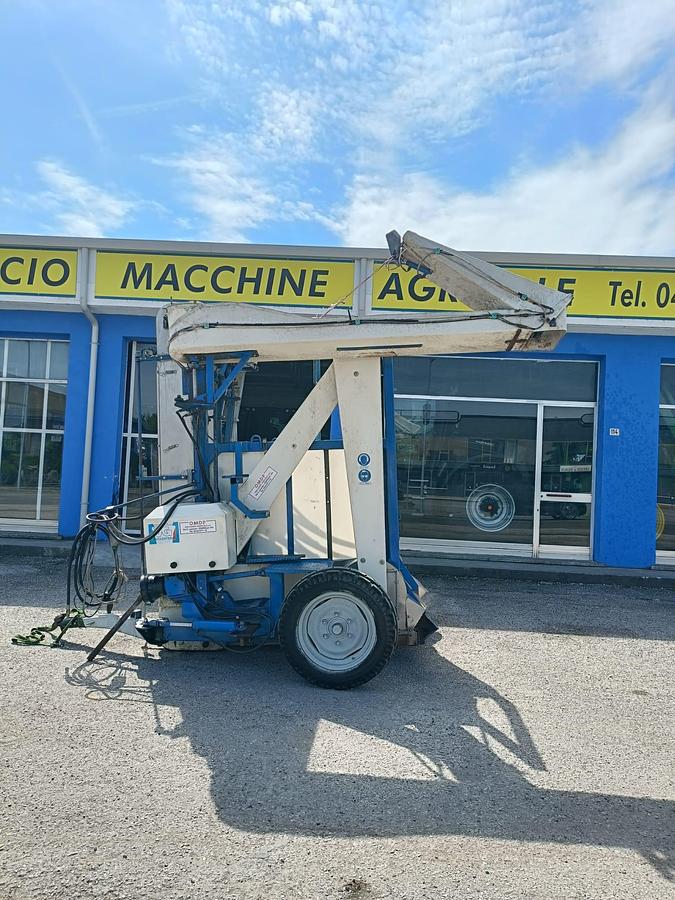 Usato vendemmiatrice Volentieri trainata idraulica