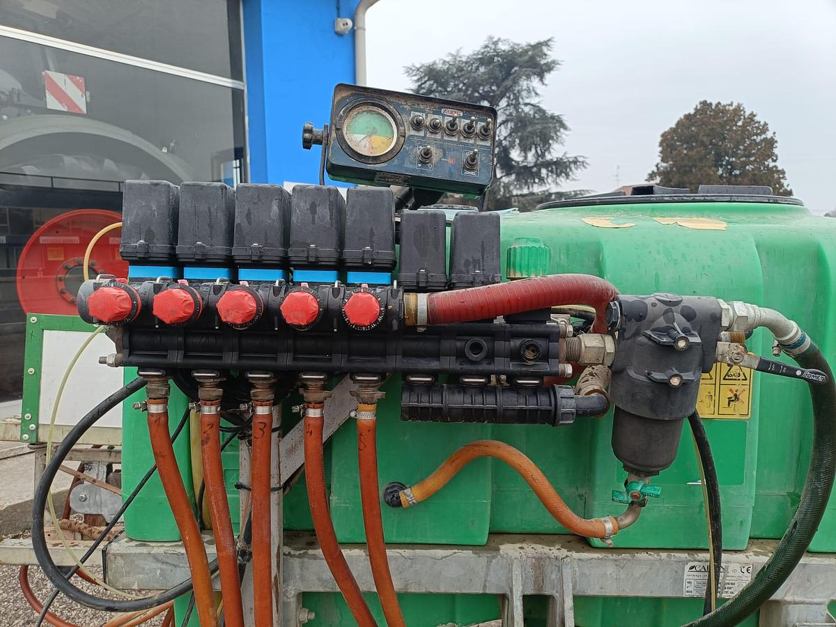 Usato botte da diserbo Caffini da 6q con barre