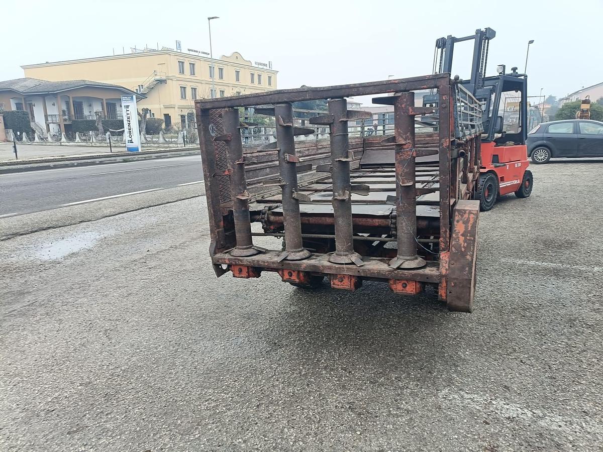 Usato spandiletame da vigneto o frutteto Setti- targa e libretto