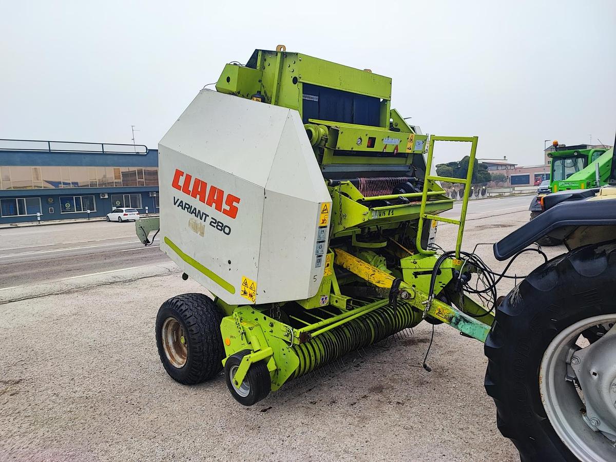 Usato Rotopressa Claas Variant 280 con cardano