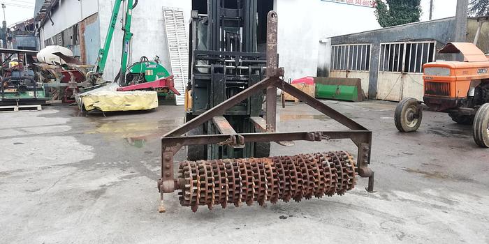 Usato Rullo cilindrico con attacco al 3 punto
