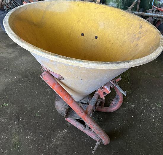 Usato Spandiconcime Bezzecchi 5q