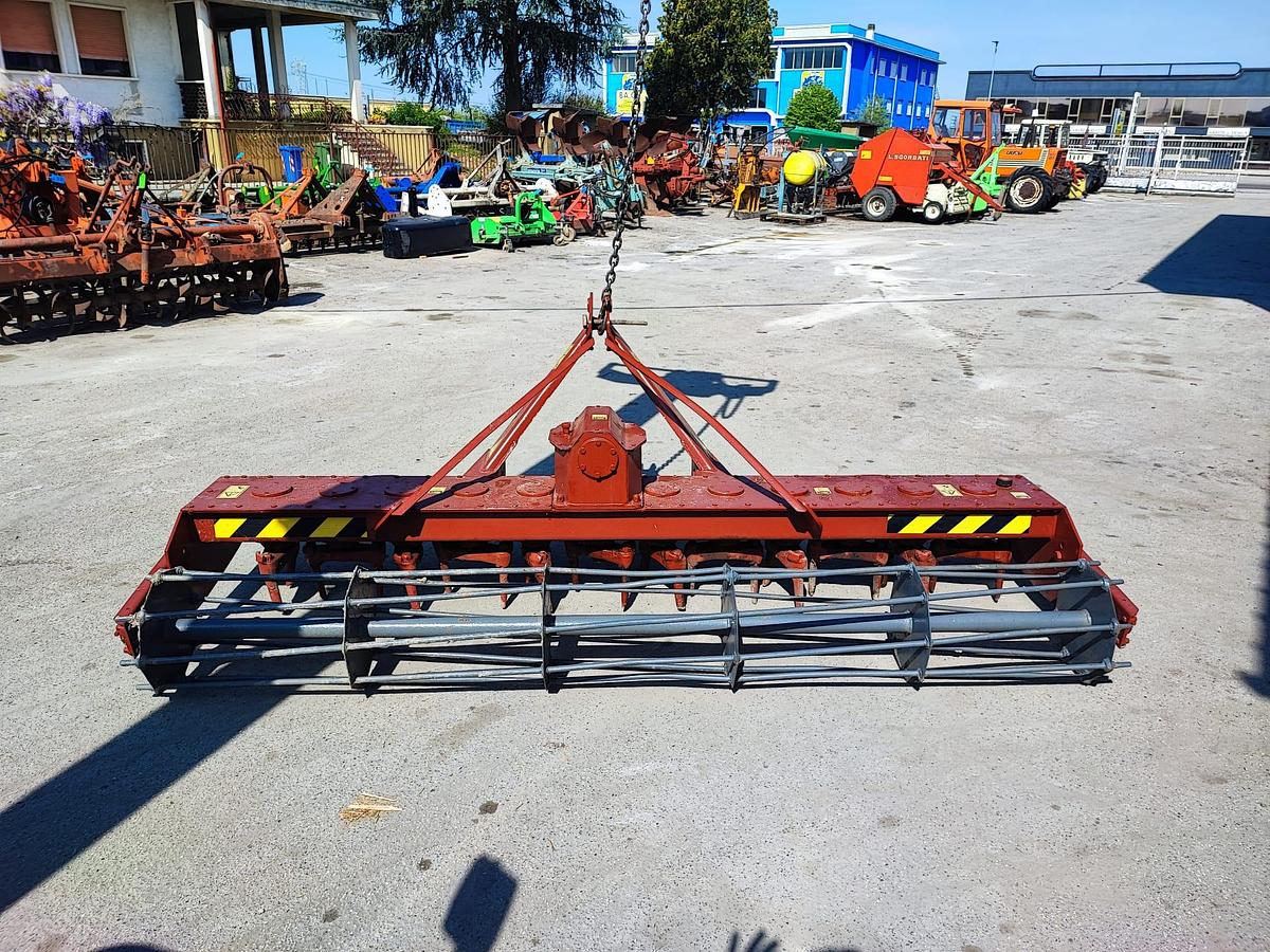 Usato Erpice rotante da 3 metri con rullo a gabbia