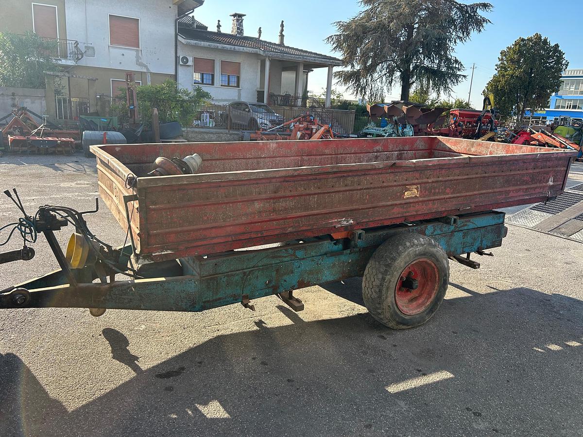 Usato Rimorchio da uva ribaltabile trilaterale- altezza 3,50m