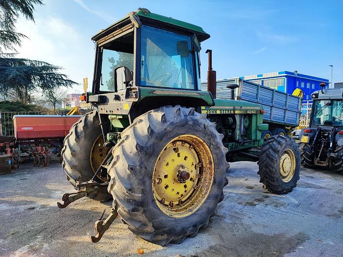 Usato John Deere 4240 DT - CV 130 - cabina con clima