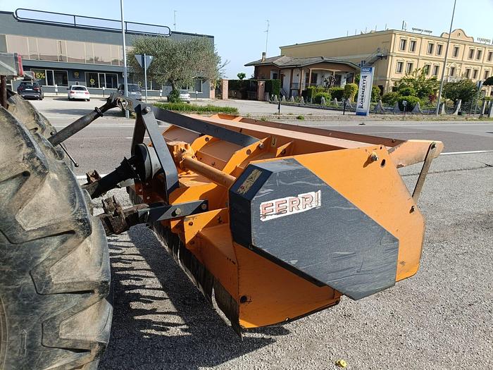 Usato Trincia marca Ferri a coltelli modello F230