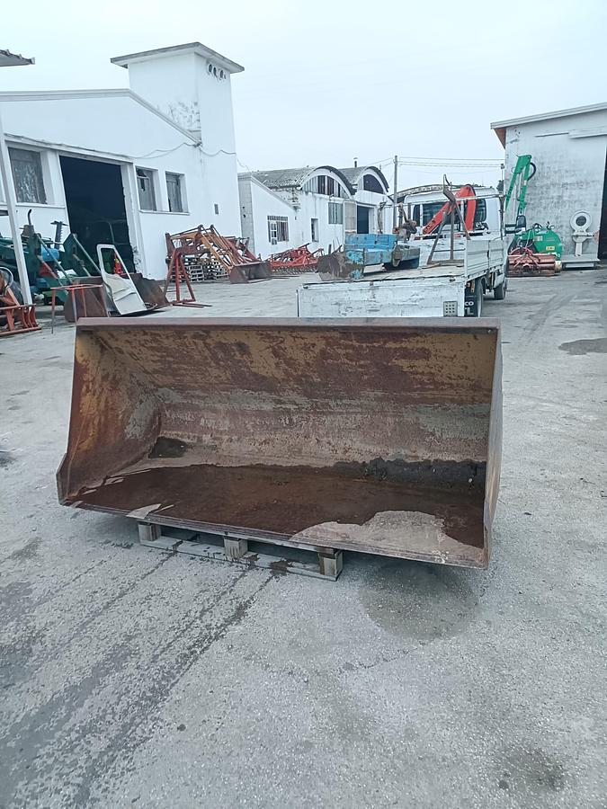 Usato benna usata larghezza 2m