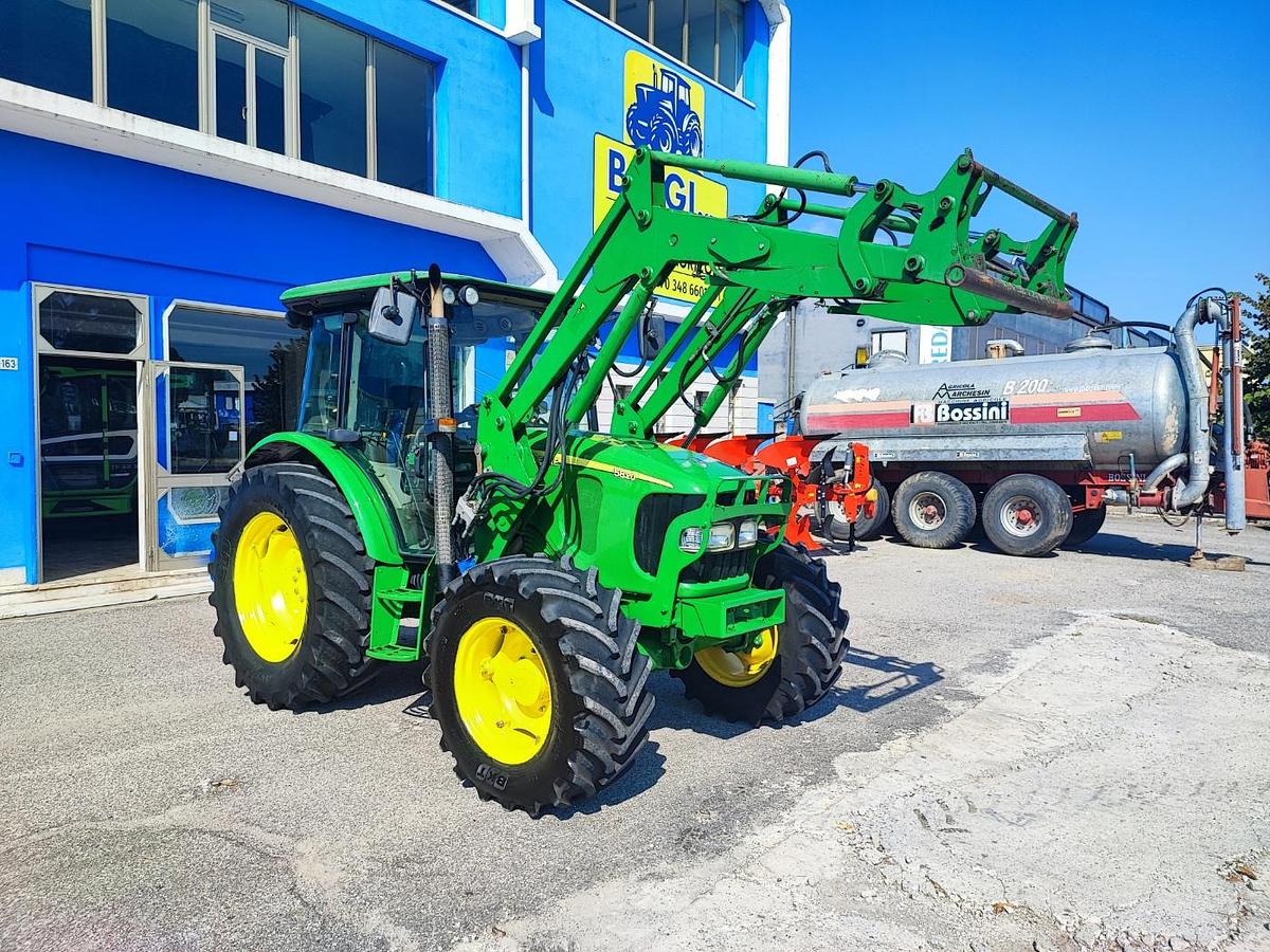 Usato John Deere 5820 caricatore JD 551