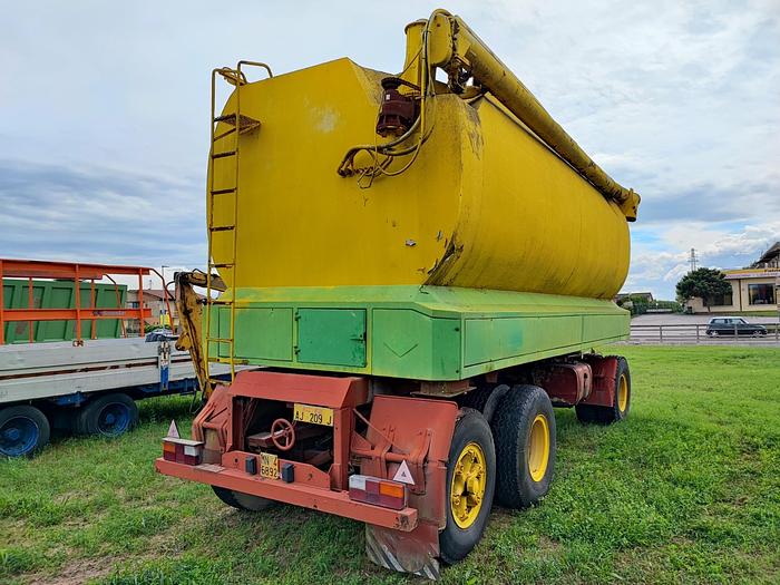 Usato Cisterna per cereali 3 assi- coclea di scarico