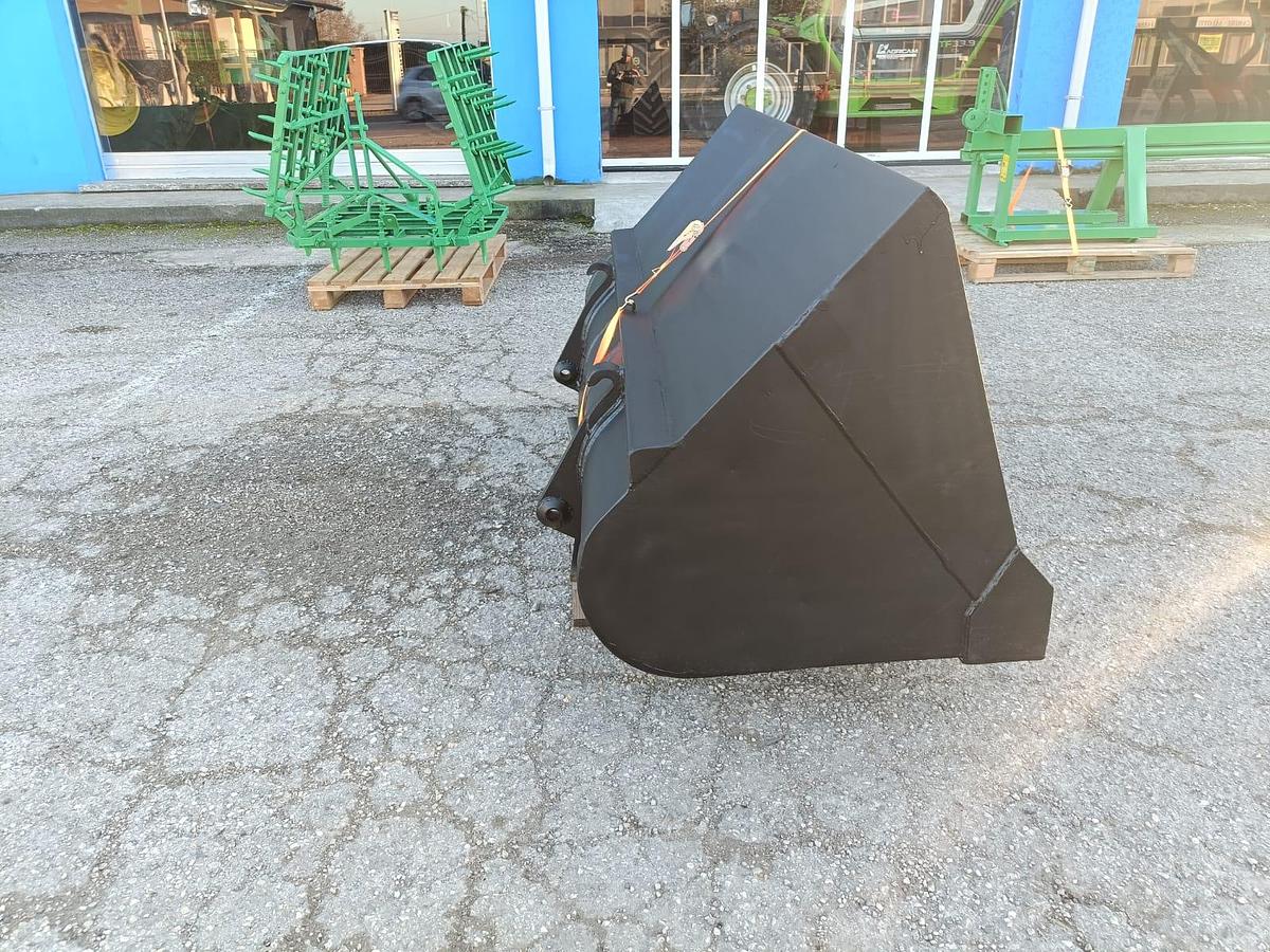 Usato benna usata larghezza 2,40m