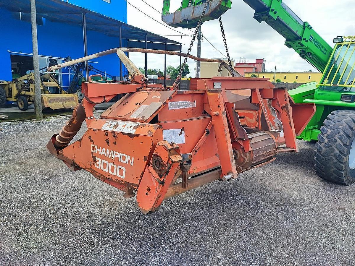 Usato Trincia semovente Ford New Holland 2305 con barra