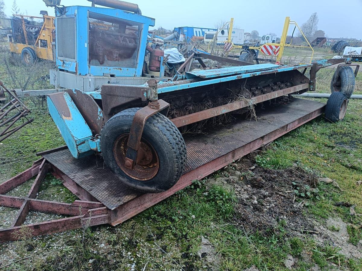 Usato trincia Nobili da 4m circa con carrello 