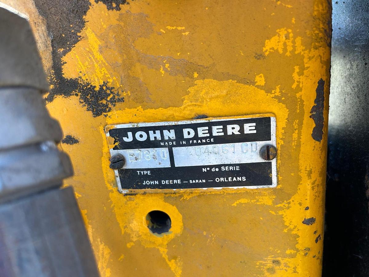 Usato Caricatore John Deere con benna