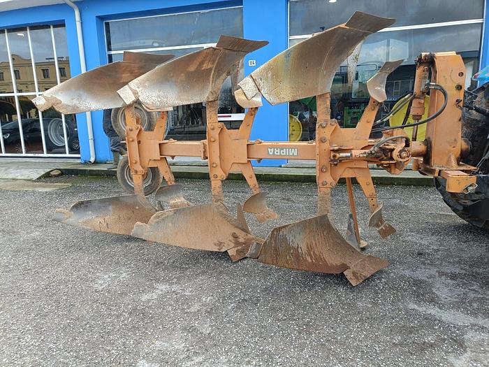 Usato Aratro trivomere marca Mipra