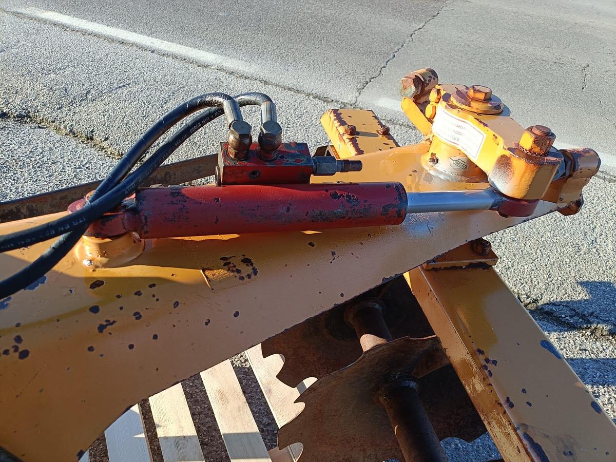 Usato ripper disco Oesse mod 6D idraulico-per vigneto o frutteto