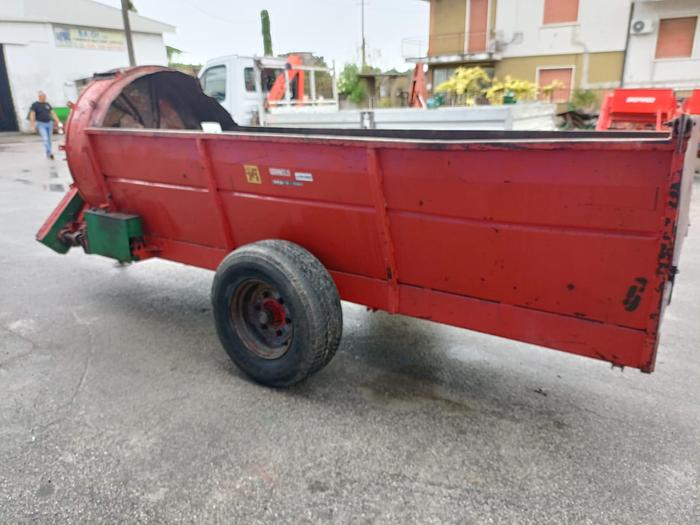 Usato Spandiletame da frutteto o vigneto larghezza 1,55m