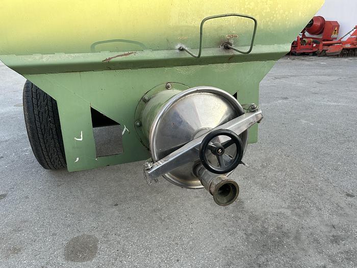 Usato Rimorchietto da uva con coclea sottostante