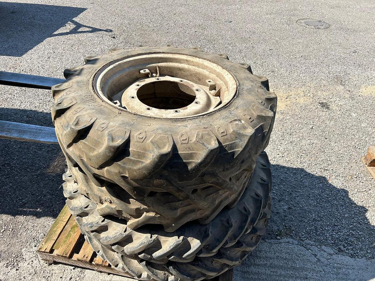 Usato Gomme varie per trattore agricolo o rimorchio (1)