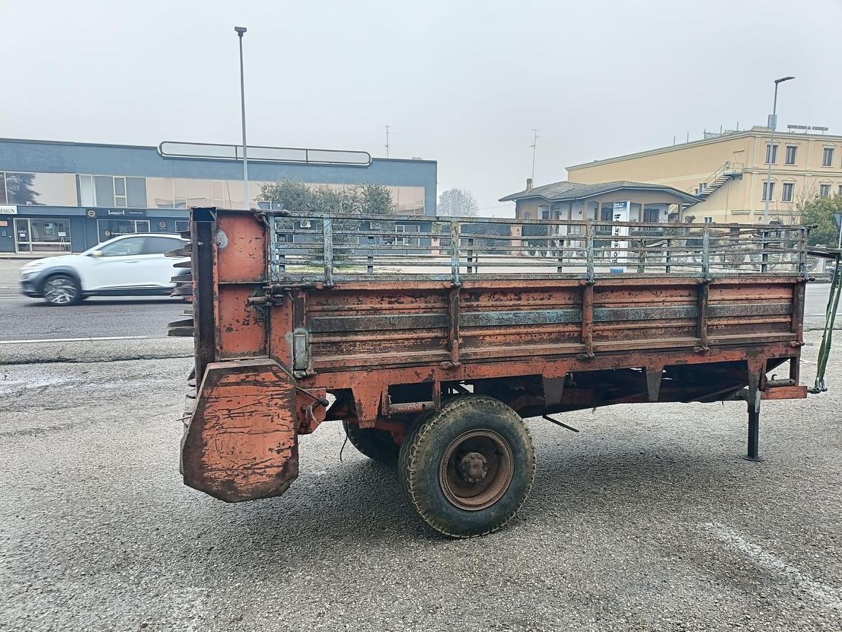 Usato spandiletame da vigneto o frutteto Setti- targa e libretto