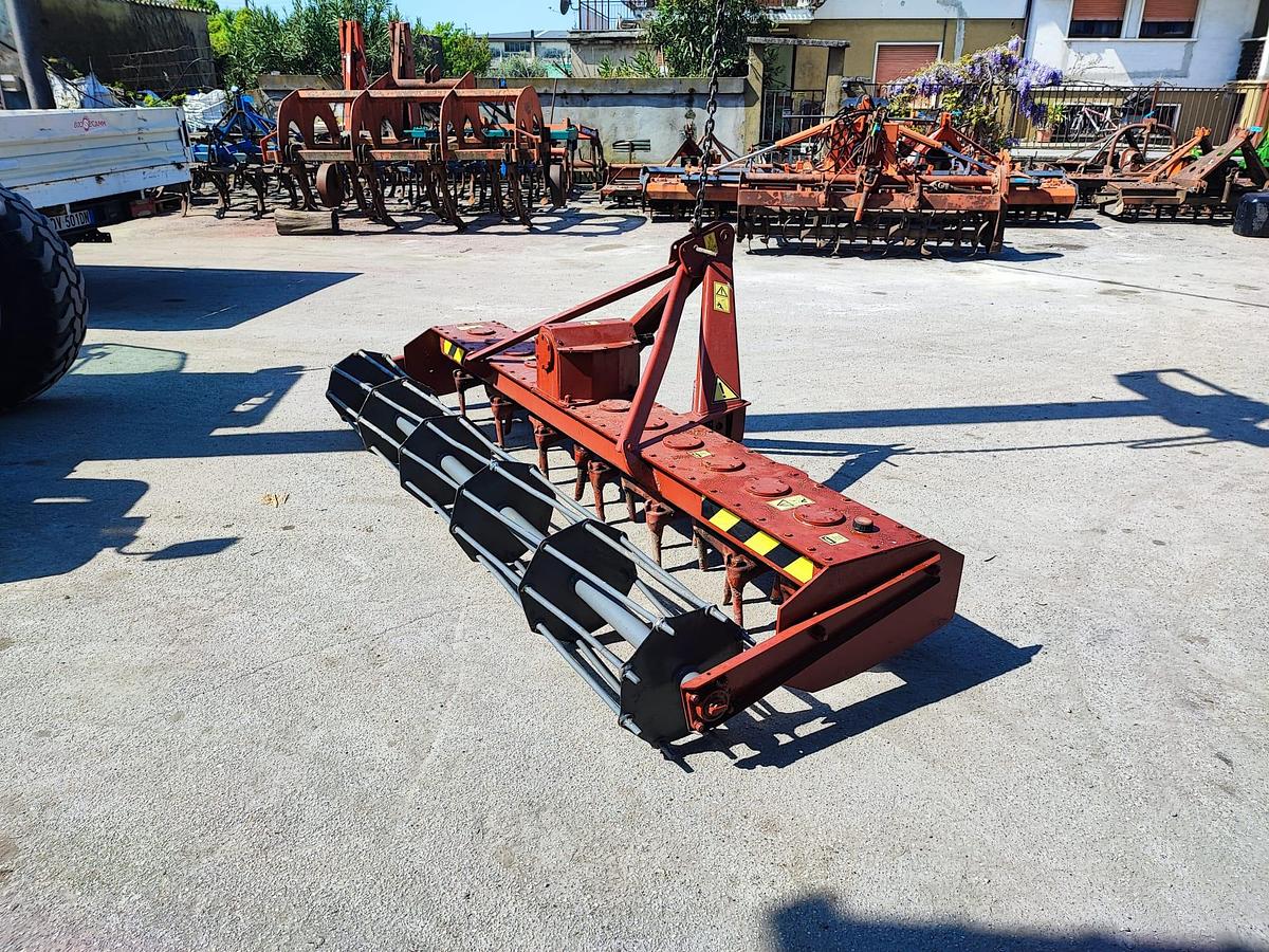 Usato Erpice rotante da 3 metri con rullo a gabbia