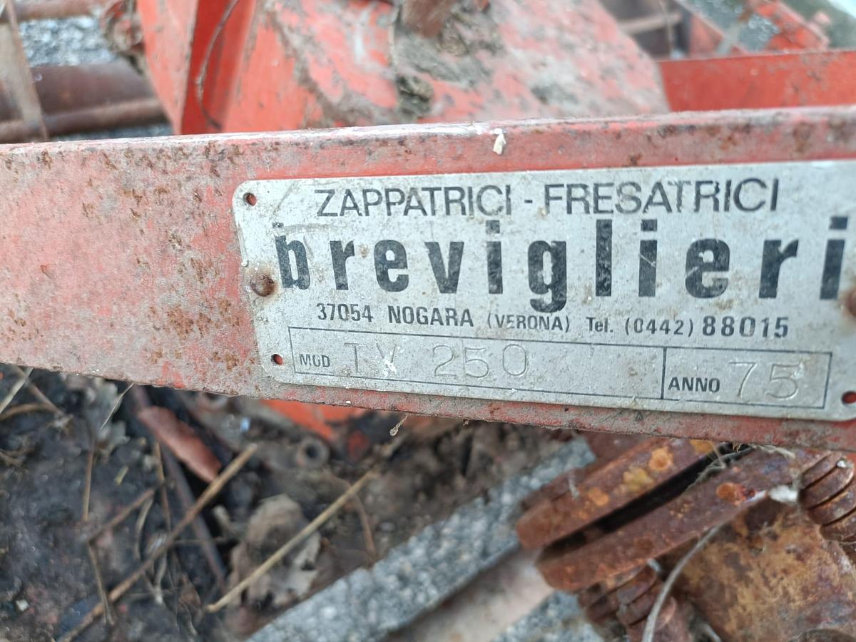 Usato Erpice rotante Breviglieri mod. TV 250 con rullo a gabbia