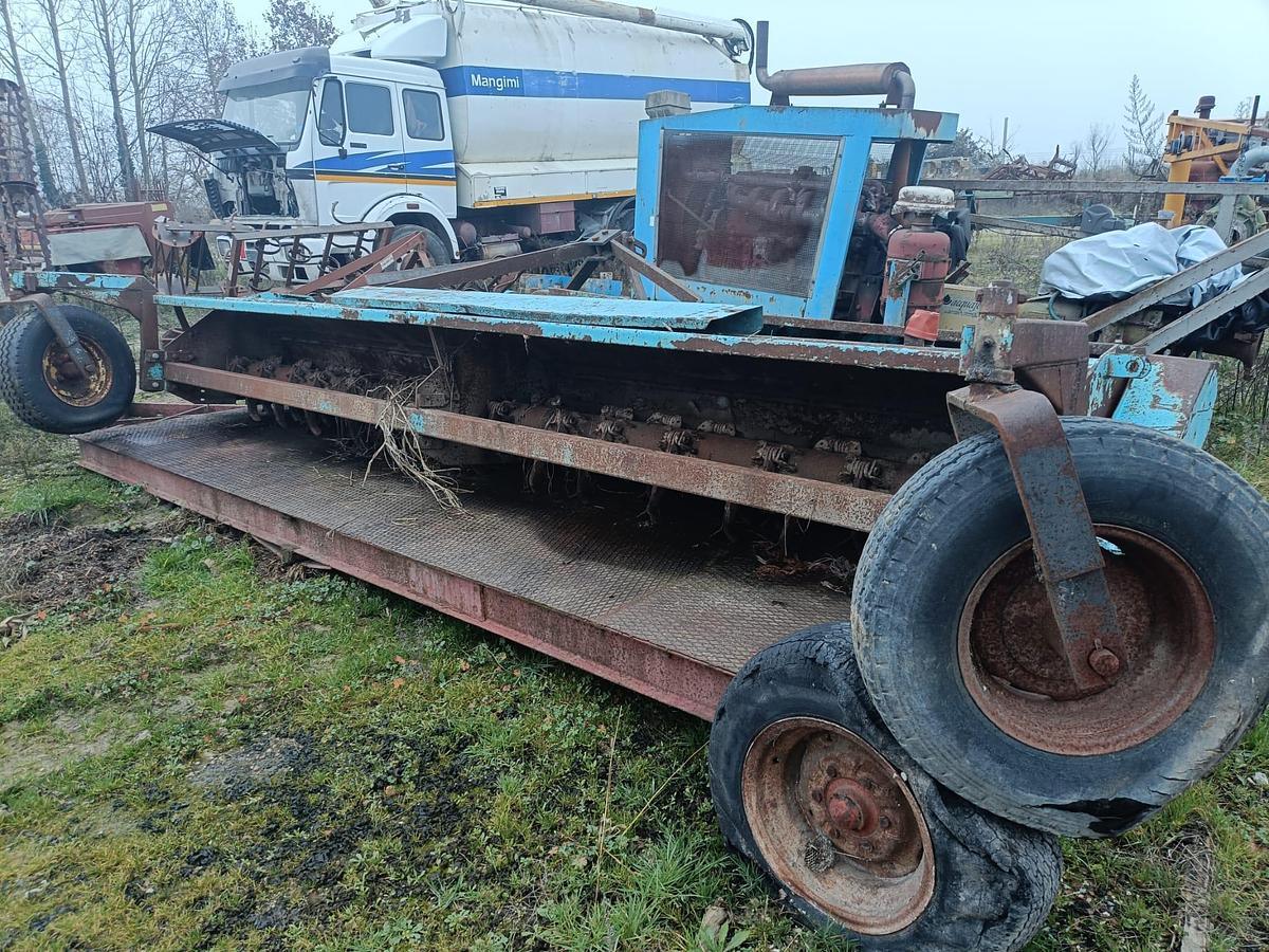Usato trincia Nobili da 4m circa con carrello 