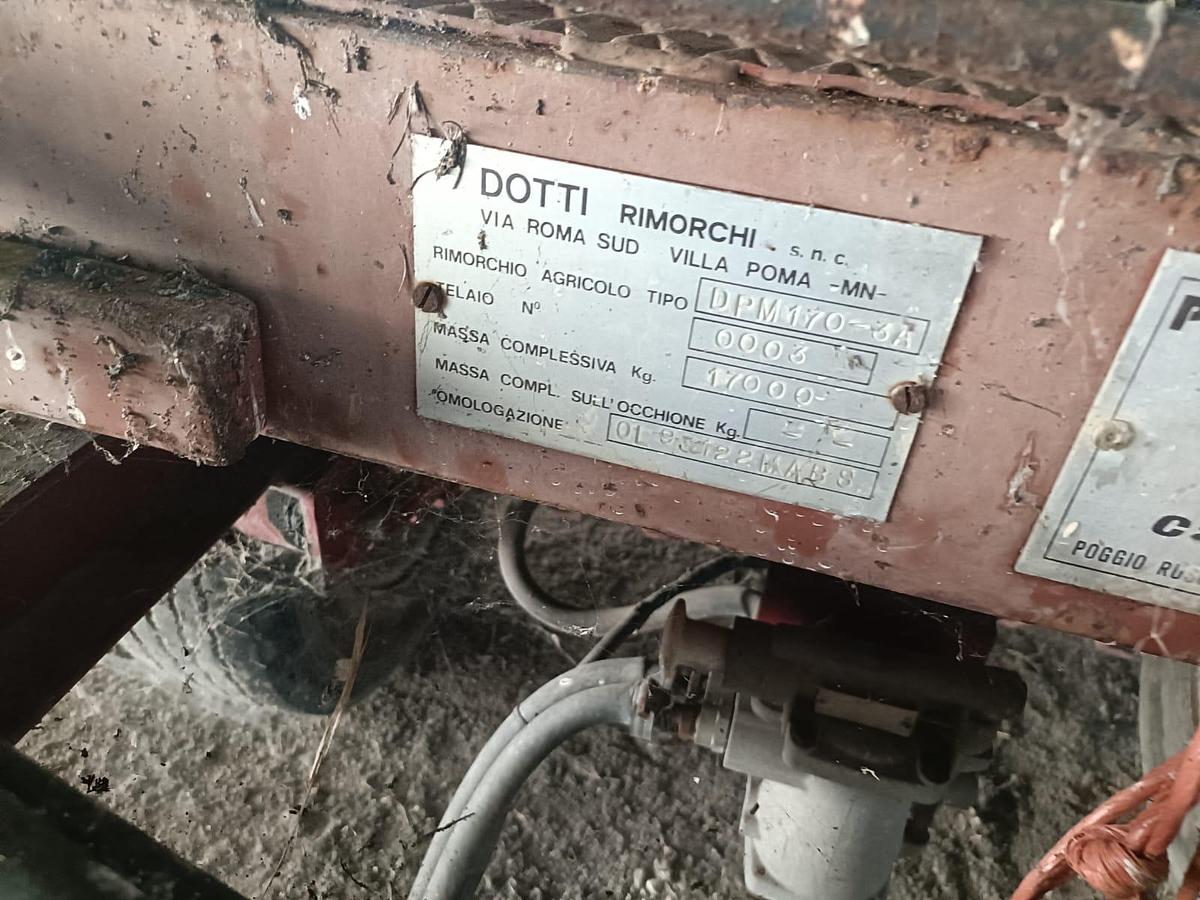 Usato carrello tre assi trasporto mietitrebbie o carri botte