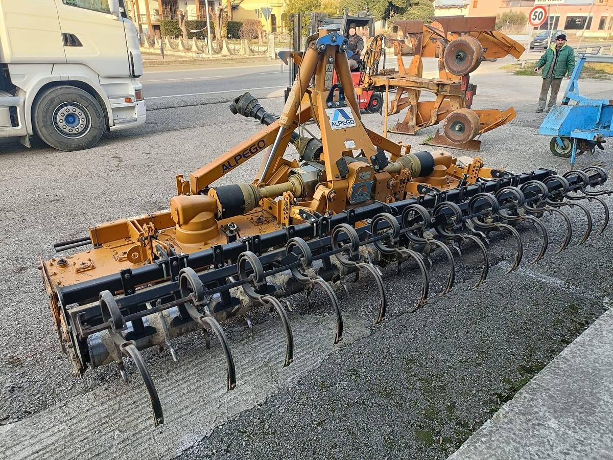 Usato erpice rotante Alpego con rullo dentato da 4m 