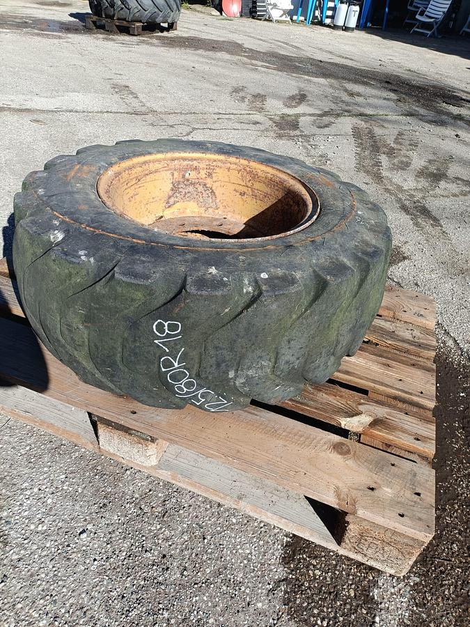 Usato Gomme varie per trattore agricolo o rimorchio (3)