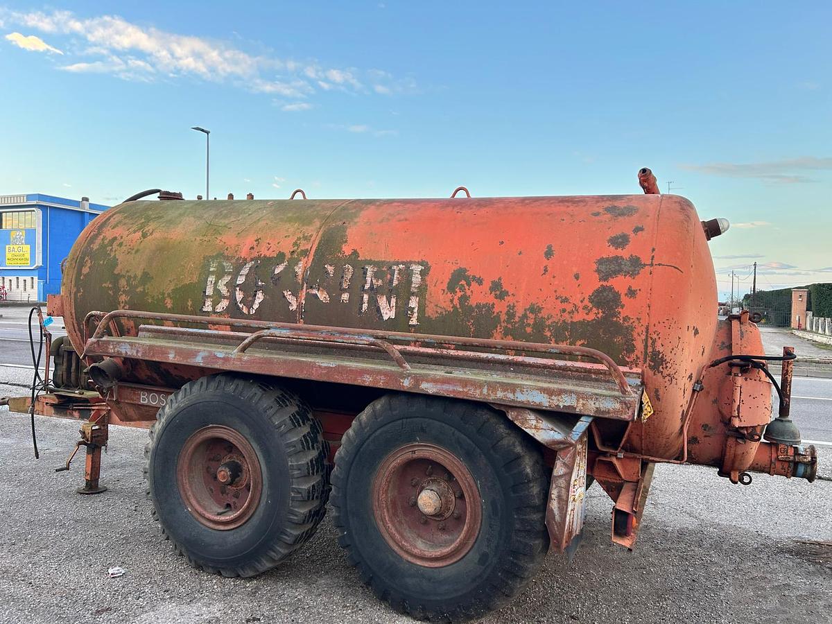 Usato Botte Liquame Bossini 80 q. Targa e libretto