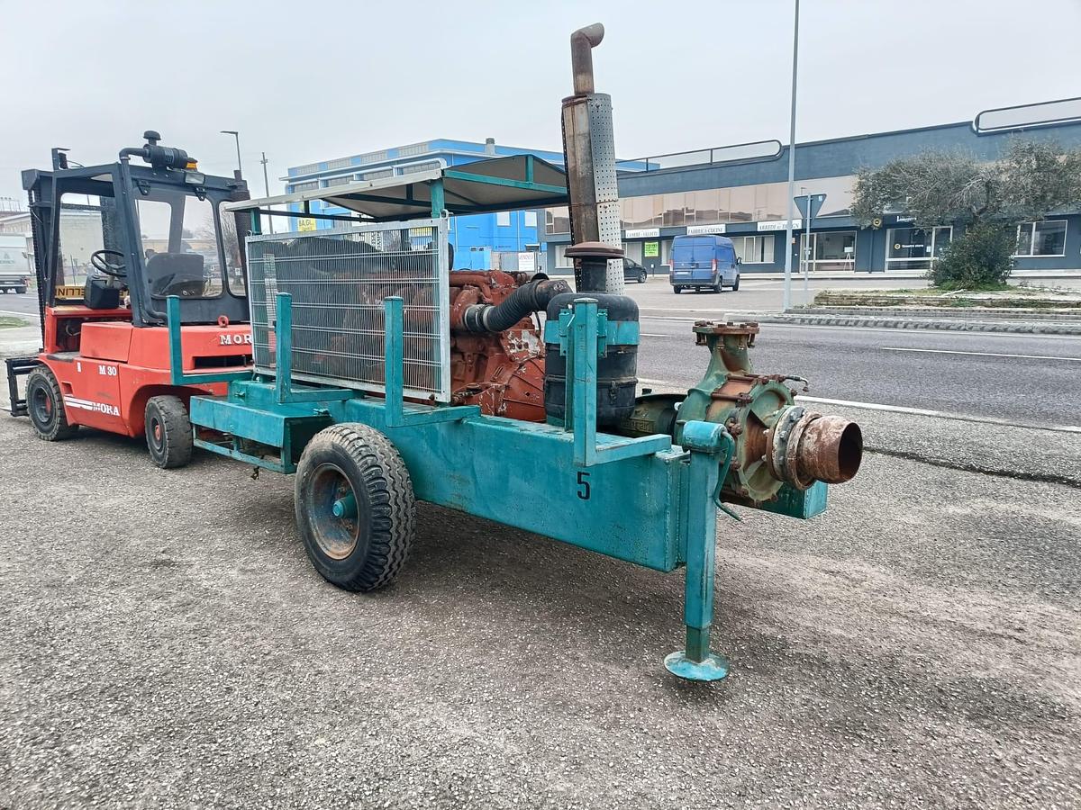 Usato gruppo motopompa con motore da camion 6 cilindri