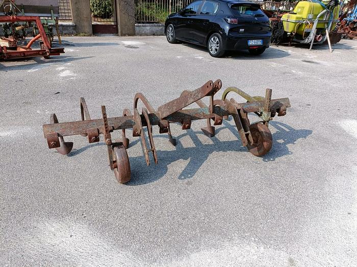 Usato Estirpatore Spedo con ruote larghezza 2,20m