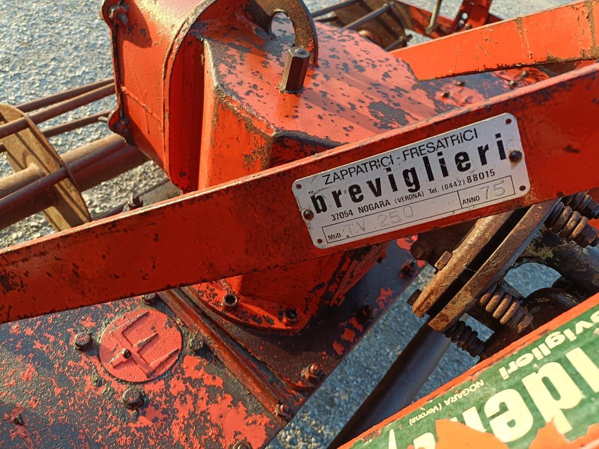 Usato Erpice rotante Breviglieri mod. TV 250 con rullo a gabbia