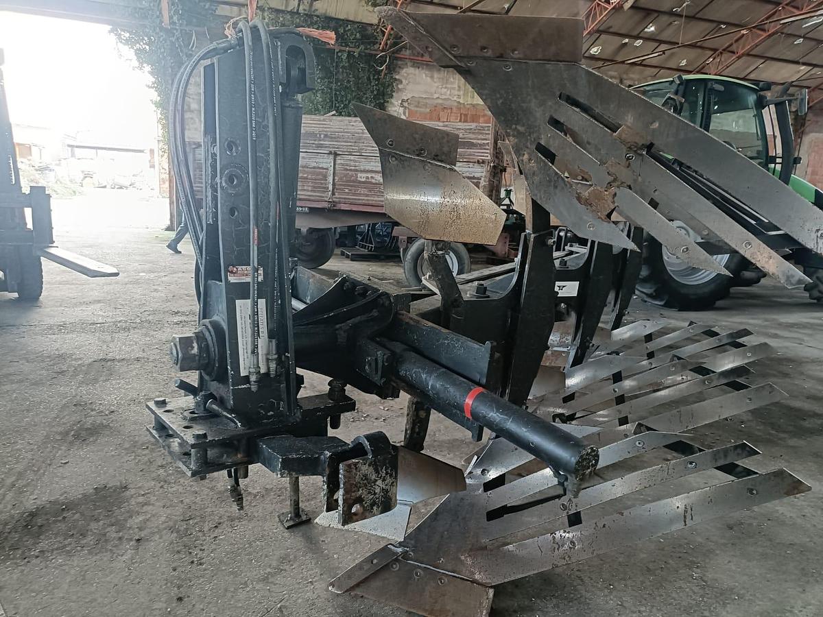 Usato Aratro trivomere con ali a stecche- tutto idraulico- variabile