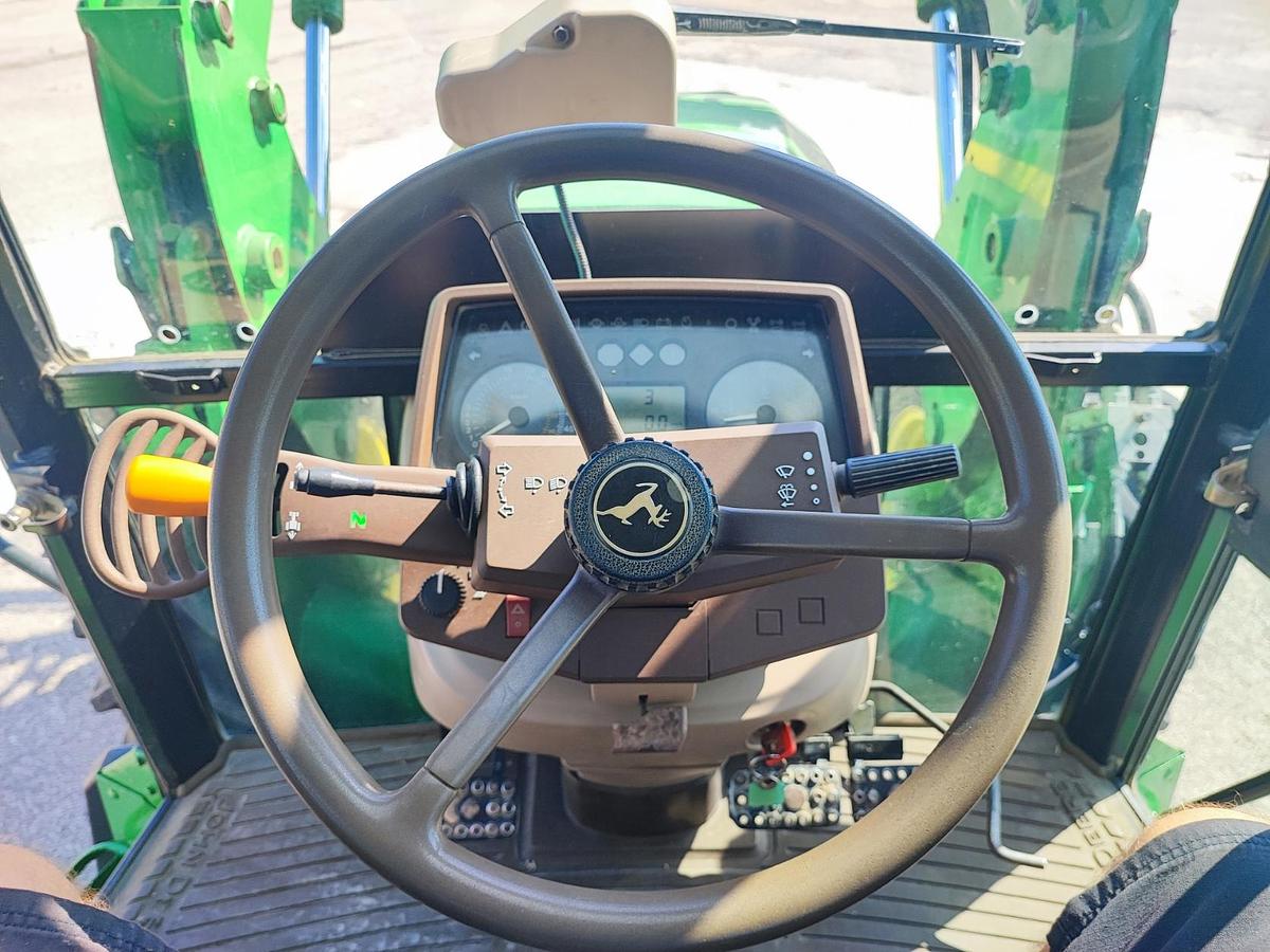 Usato John Deere 5820 caricatore JD 551
