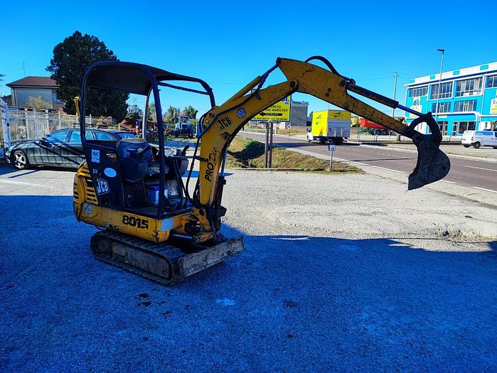 Usato Mini escavatore JCB modello 8015