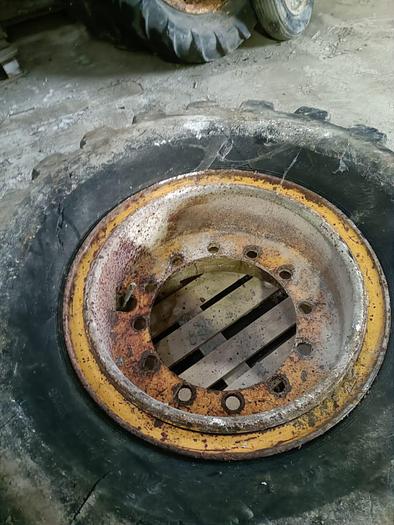 Usato Gomme varie misure per trattore agricolo