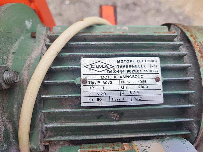 Usato Mulino per cereali elettrico a 220 Volt