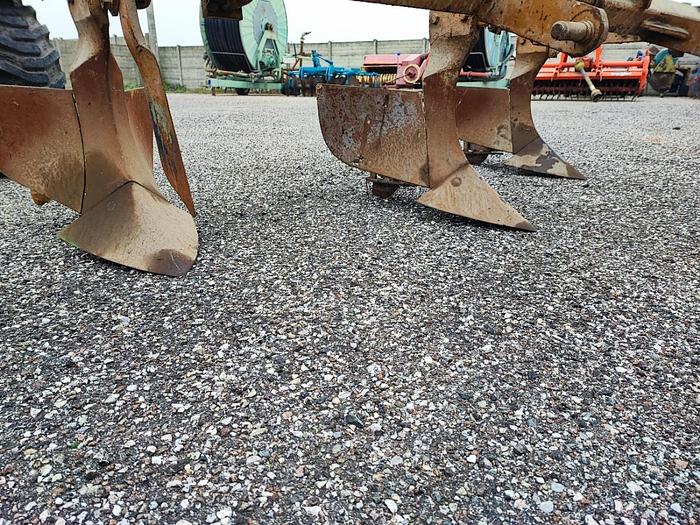 Usato Aratro a versoio Moro 3 elementi regol.