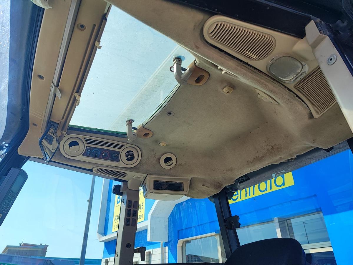 Usato John Deere 5820 caricatore JD 551