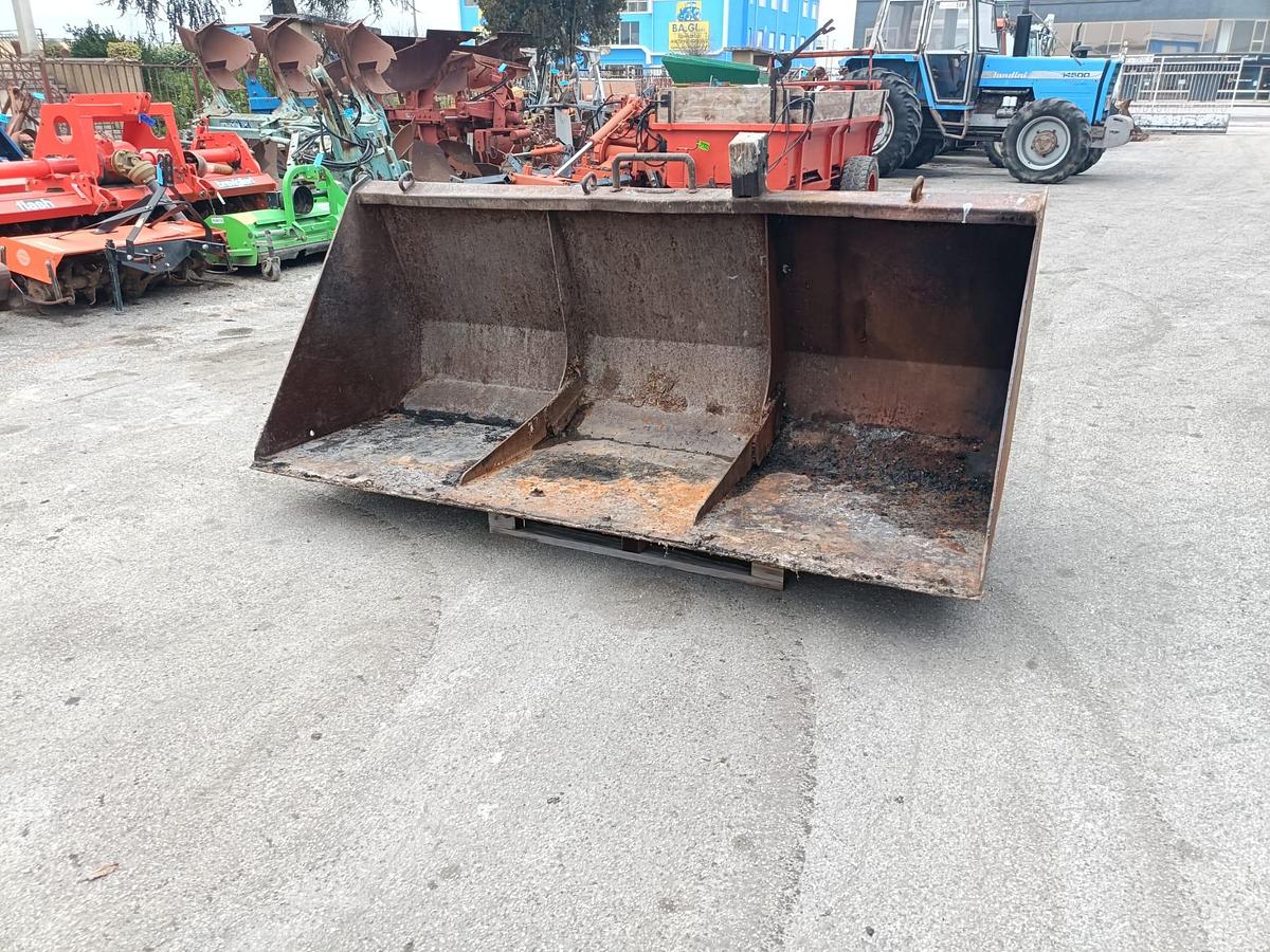 Usato benna usata larghezza 2,40m