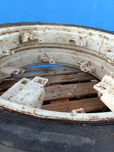 Usato Gomme varie per trattore agricolo o rimorchio (1)