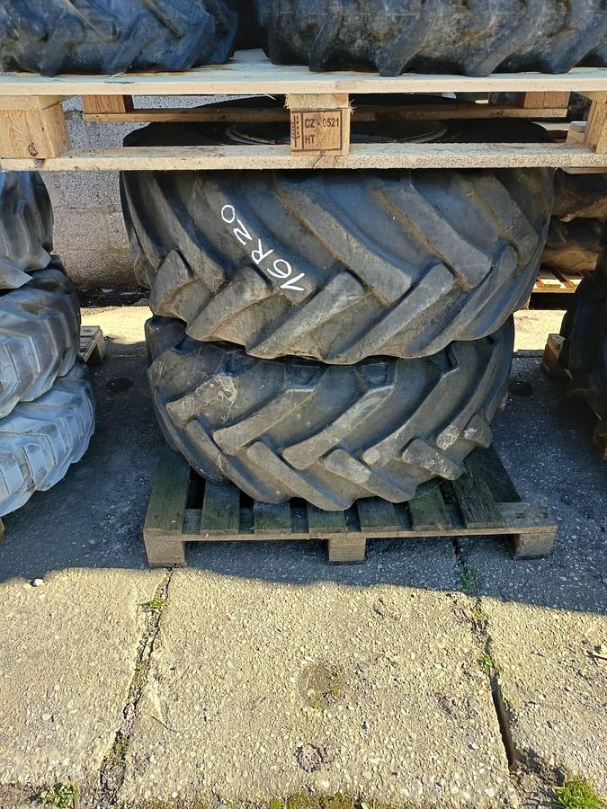 Usato Gomme varie per trattore agricolo o rimorchio (1)