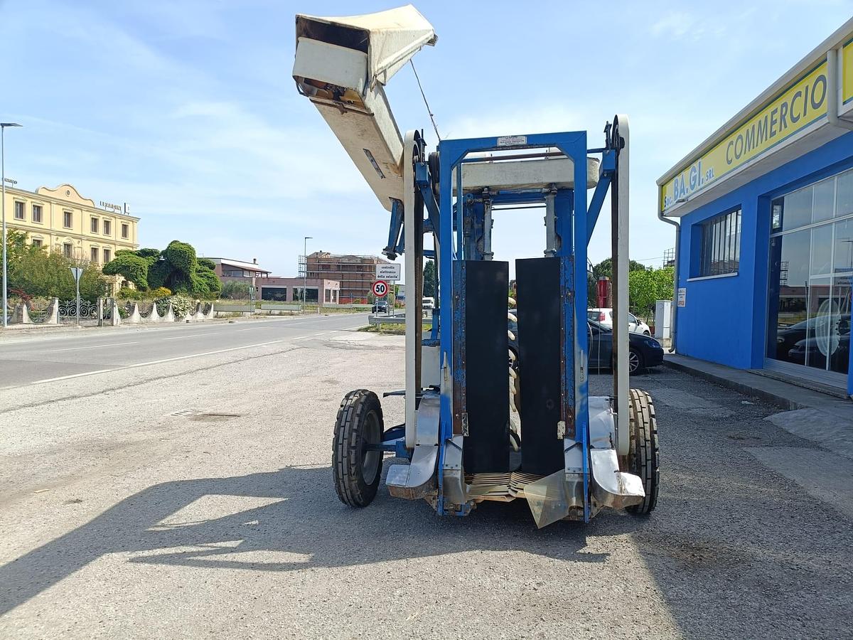 Usato vendemmiatrice Volentieri trainata idraulica