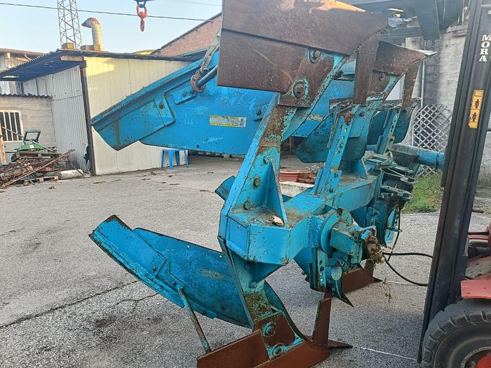 Usato Aratro bivomere Cesare Rossatti idraulico