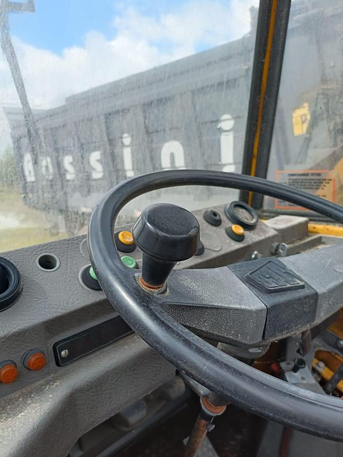 Usato Pala gommata JCB snodata mod. 415 P